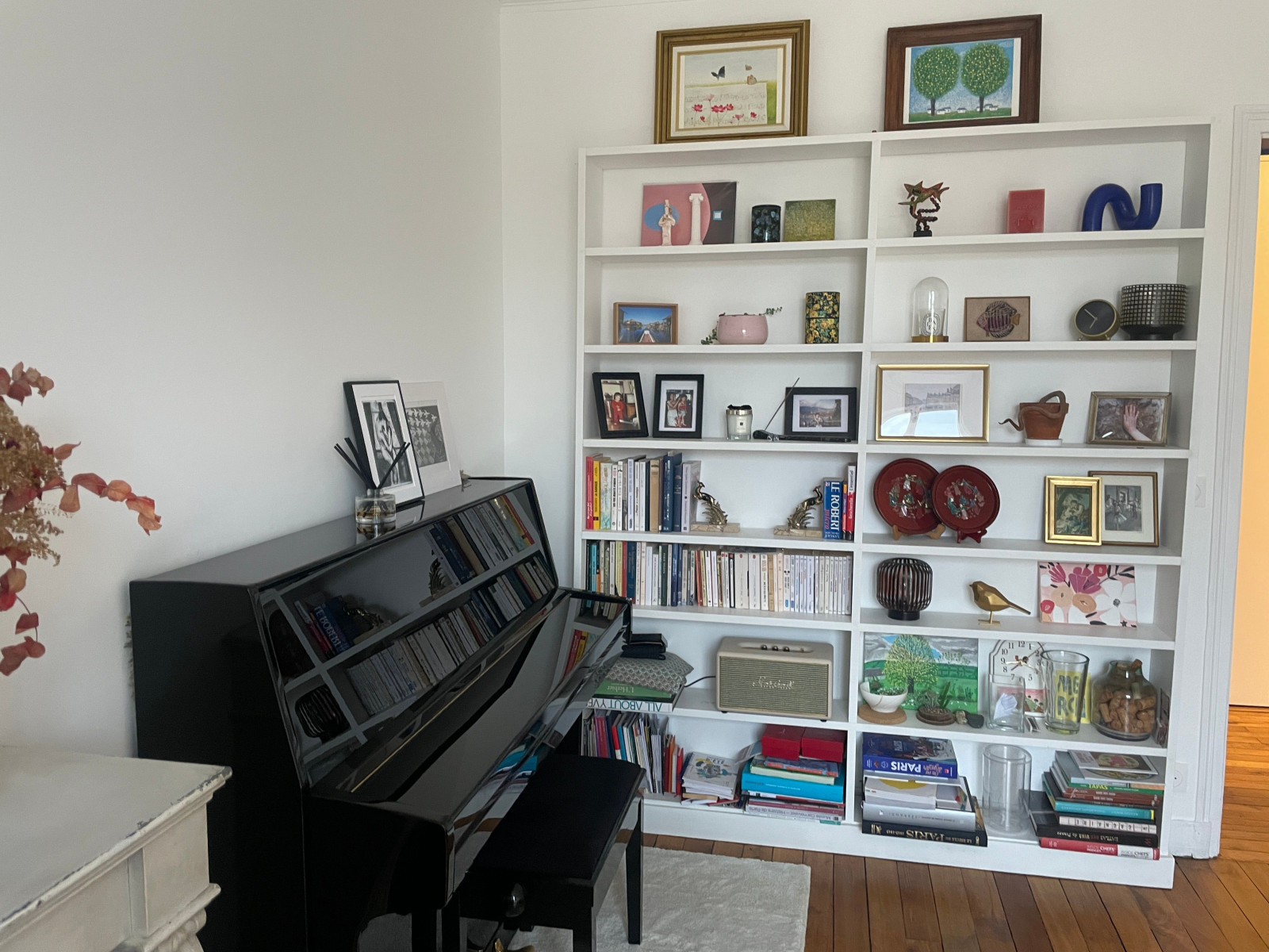 
                                                Location
                                                 Charment apprt (loyer tout inclus)