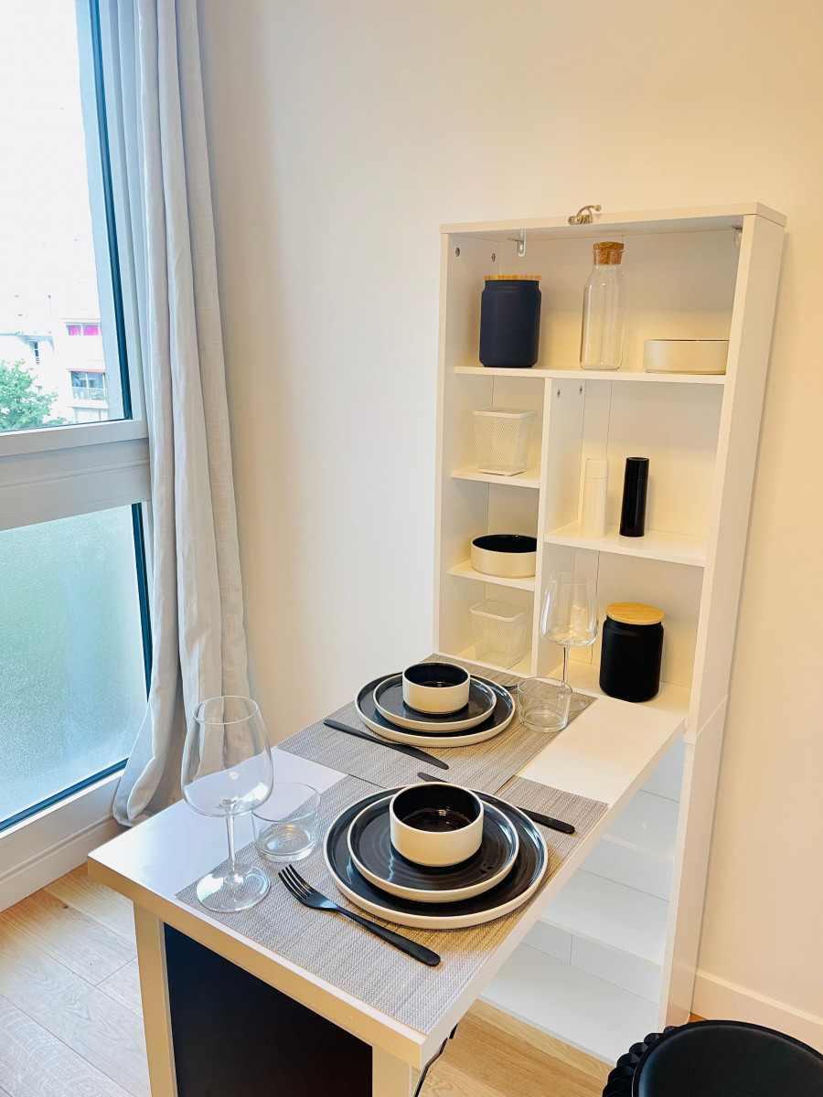 
                                                Location
                                                 Charming studio next to Paris Dauphine (loyer tout inclus)