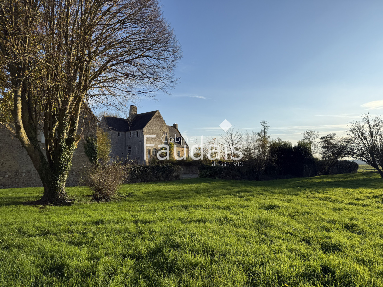 
                                                Vente
                                                 Château en bordure des marais du Cotentin