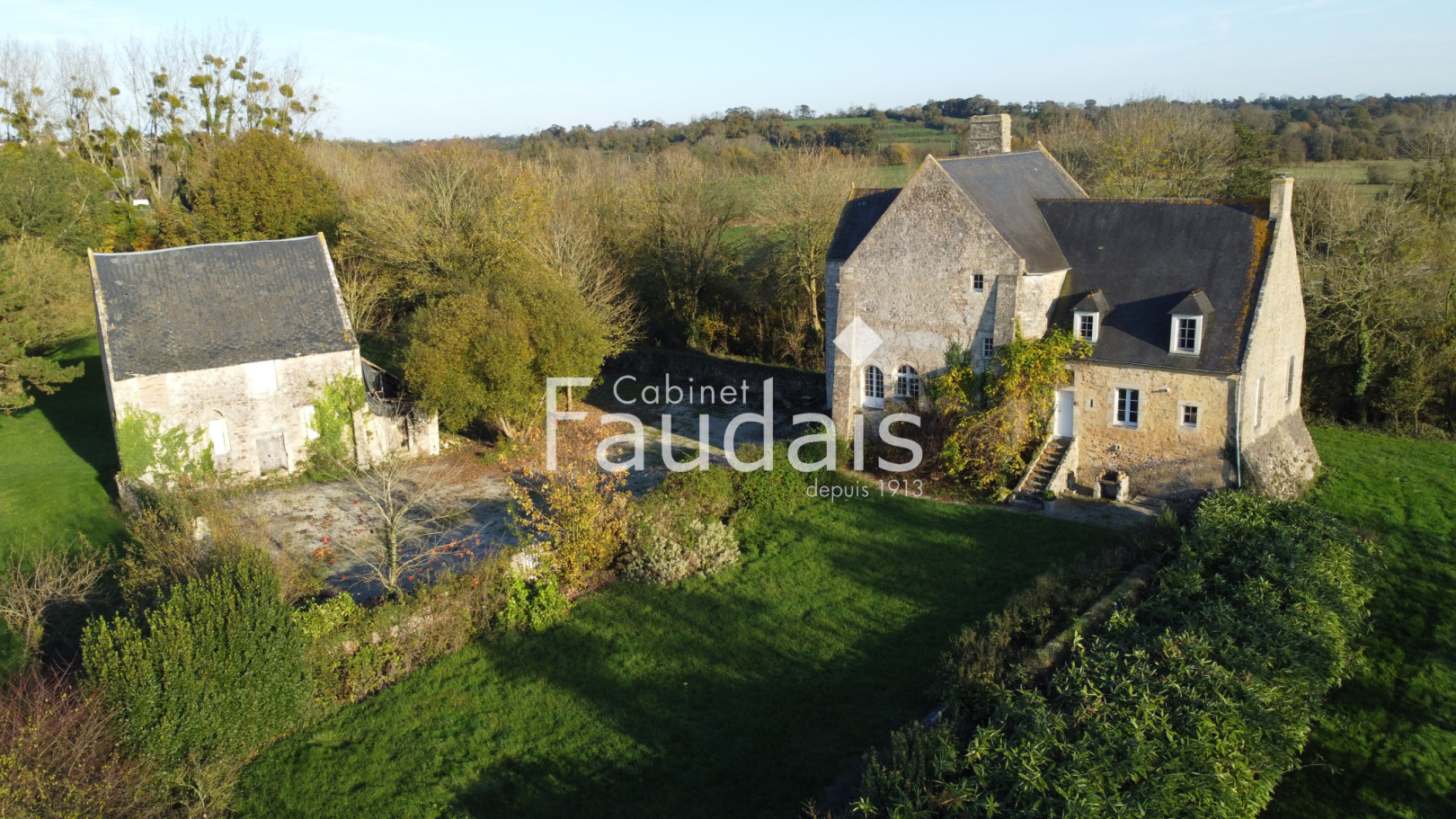 
                                                Vente
                                                 Château en bordure des marais du Cotentin