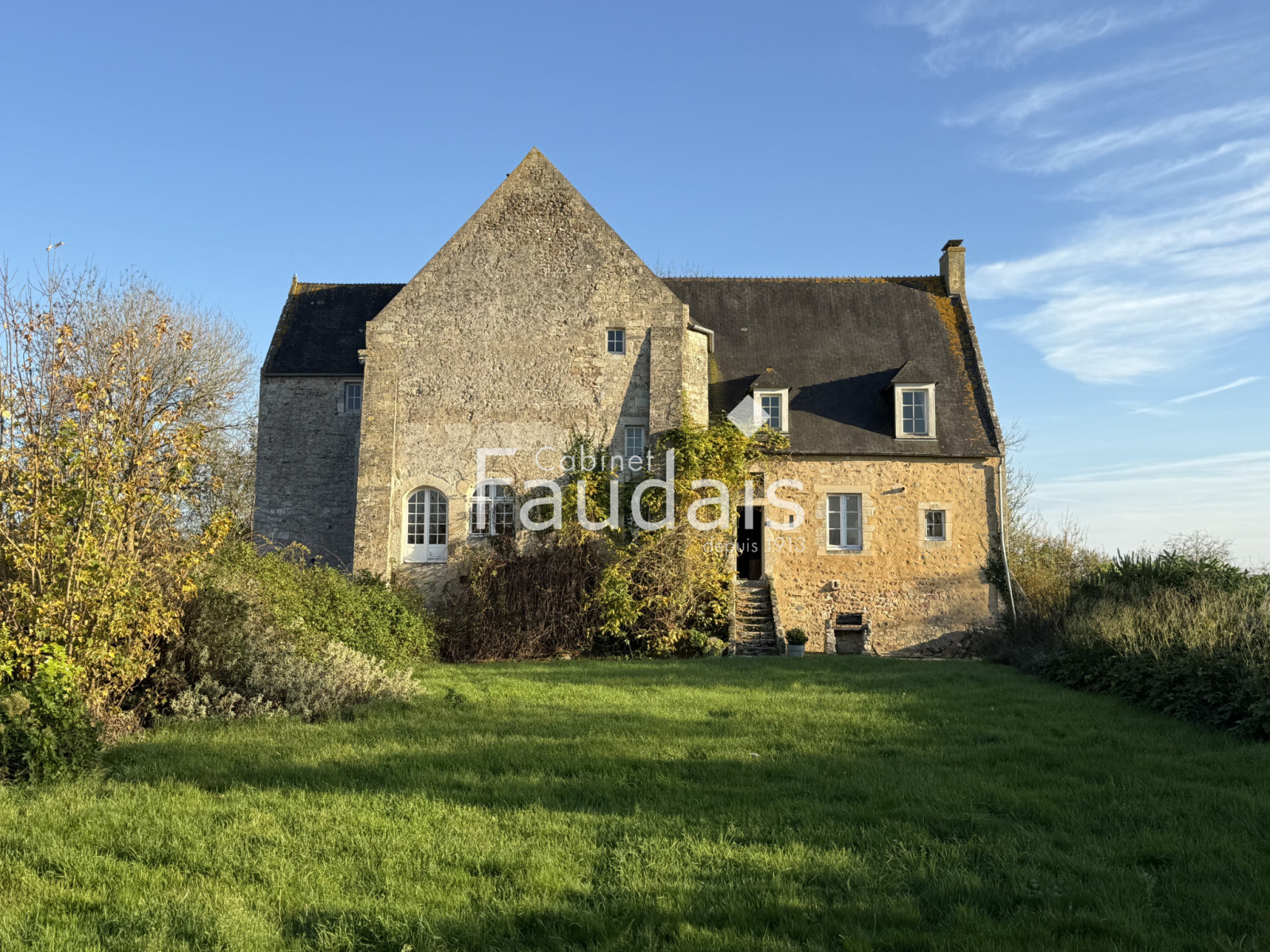 
                                                Vente
                                                 Château en bordure des marais du Cotentin