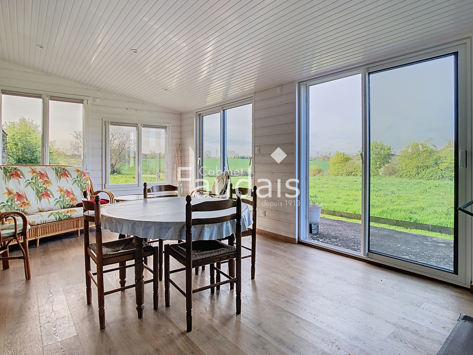 
                                                Vente
                                                 Château ISIGNY SUR MER