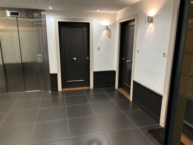 
                                                Location
                                                 Chatillon