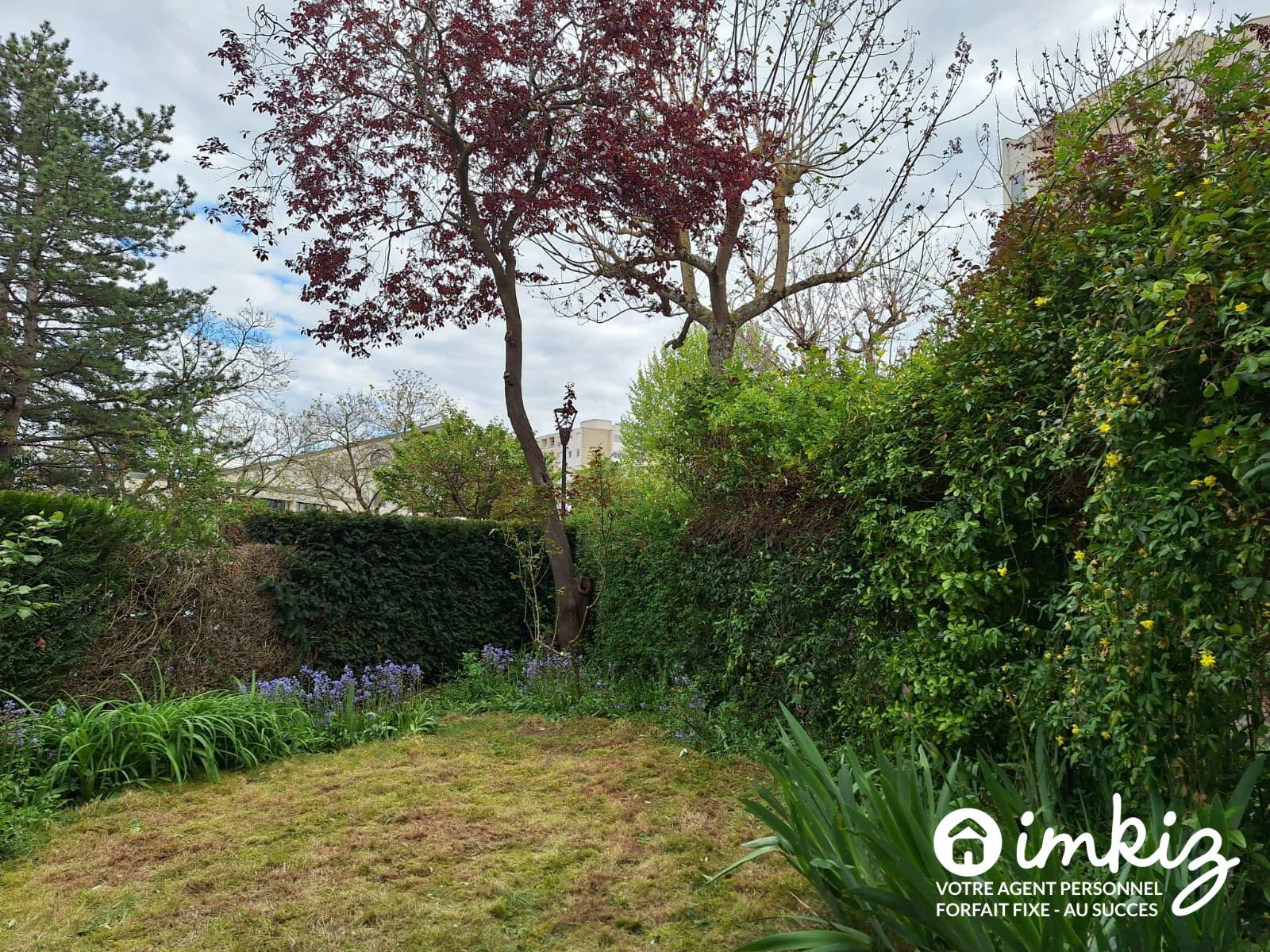 
                                                Vente
                                                 Chatou — 82 m², jardin 90 m², DPE C, double box