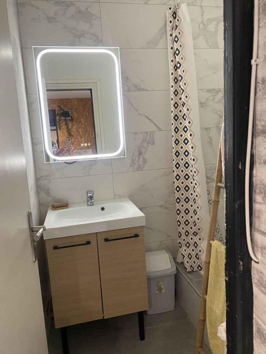 
                                                Colocation
                                                 Chbre meublée balcon, dans appart, prox fac,tram