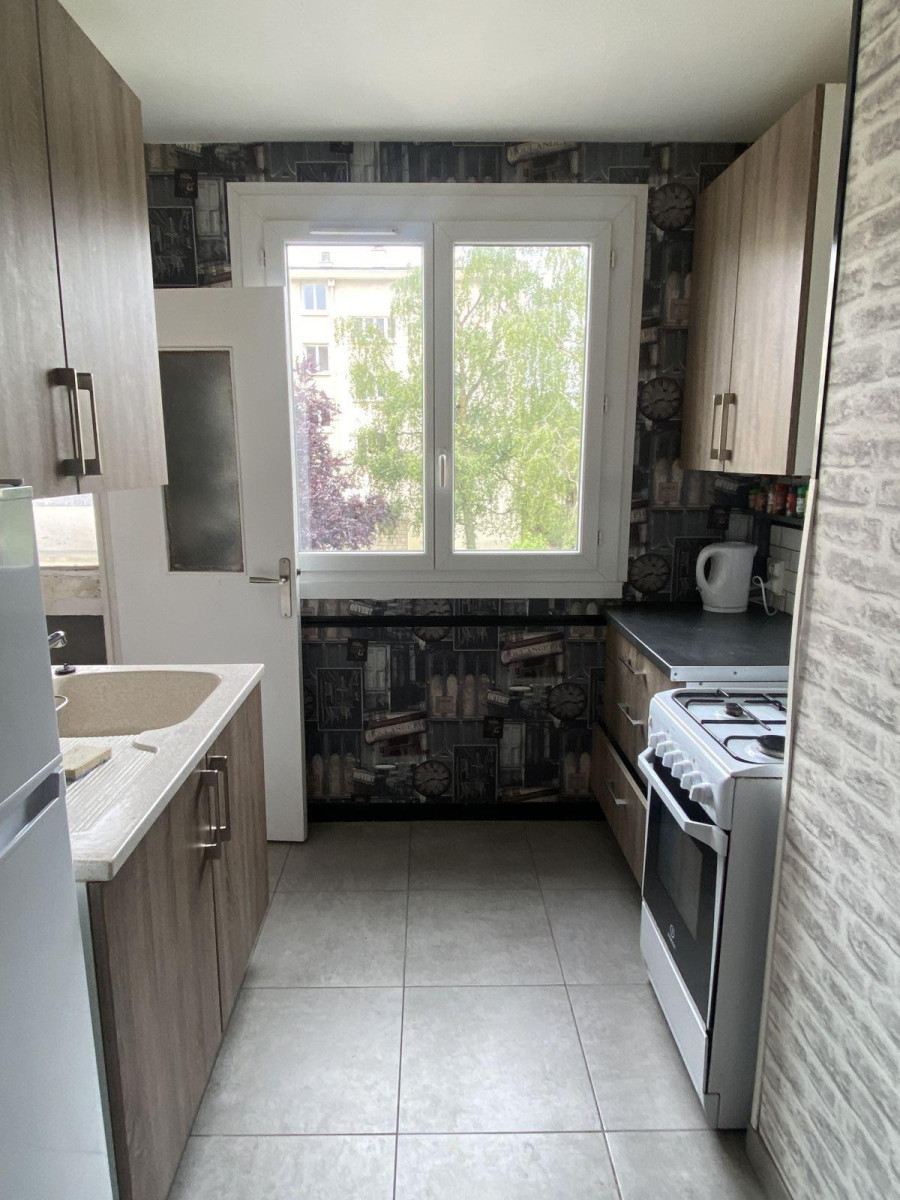 
                                                Colocation
                                                 Chbre meublée balcon, dans appart, prox fac,tram