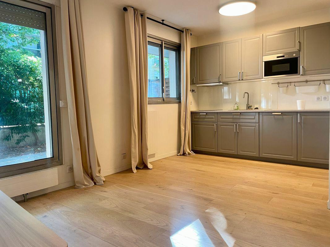 
                                                Location
                                                 Chézy-Nortier : studio meublé avec jardin