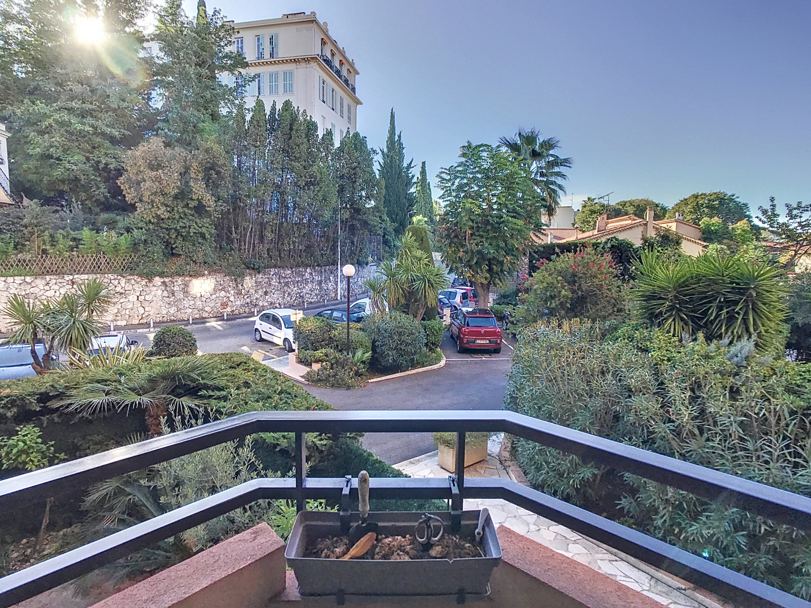 
                                                Location
                                                 Cimiez - 2 Pièces meublé avec goût - Terrasse