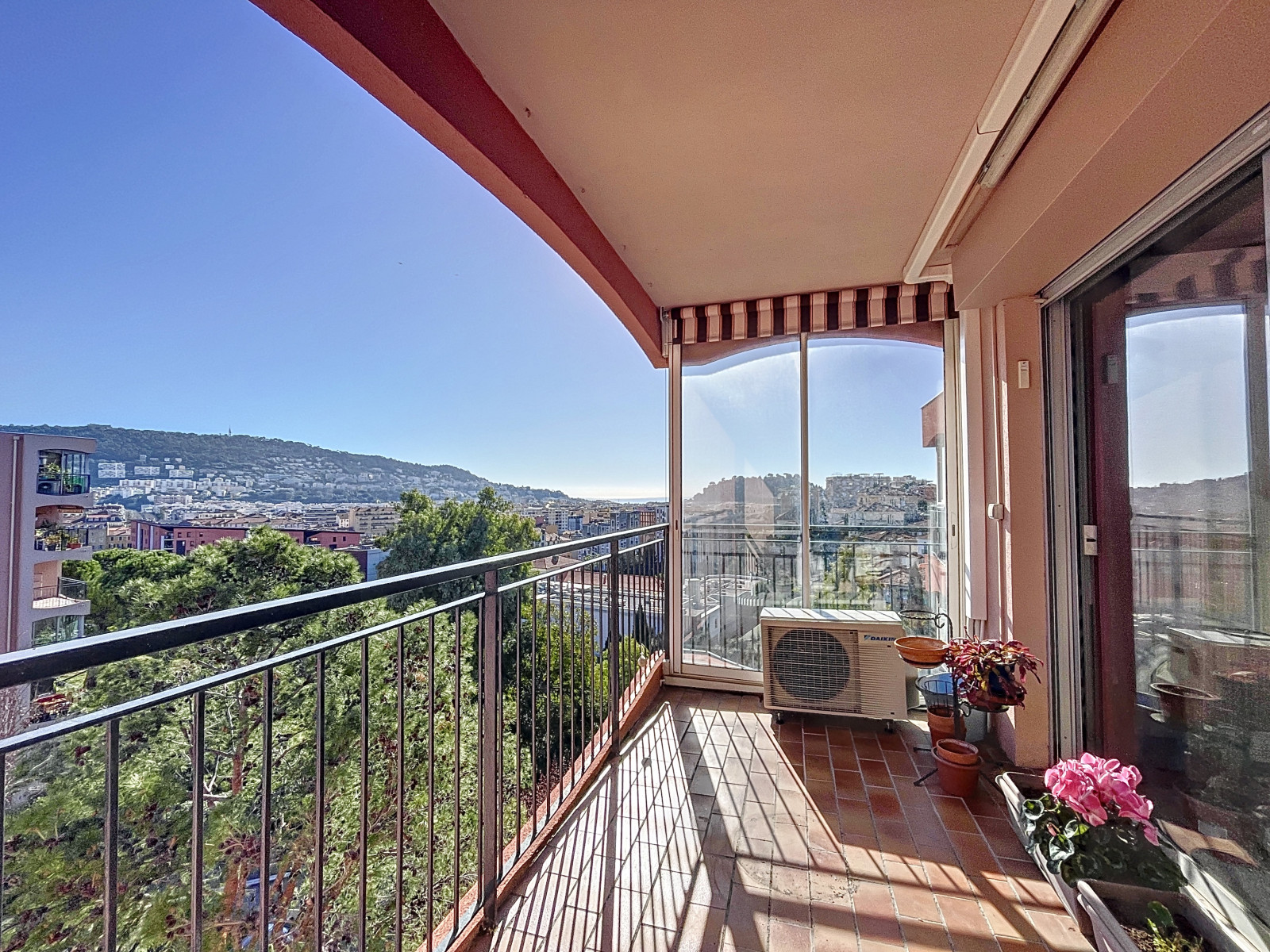 
                                                Vente
                                                 Cimiez Appartement terrasse vue mer