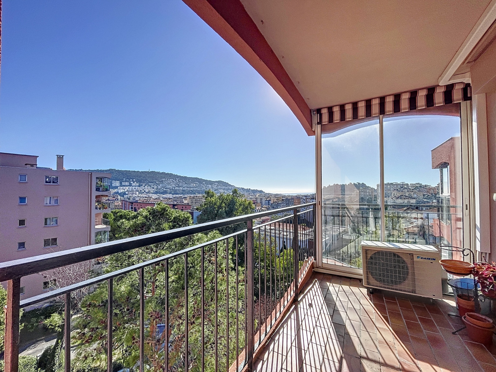 
                                                Vente
                                                 Cimiez Appartement terrasse vue mer