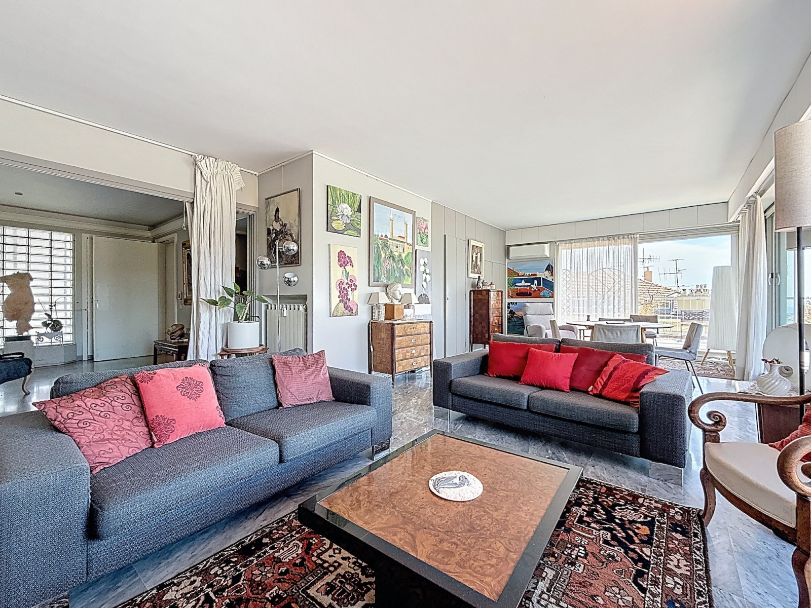 
                                                Vente
                                                 Cimiez Historique – Dernier étage avec terrasse circulaire, vue mer et palais Belle Époque