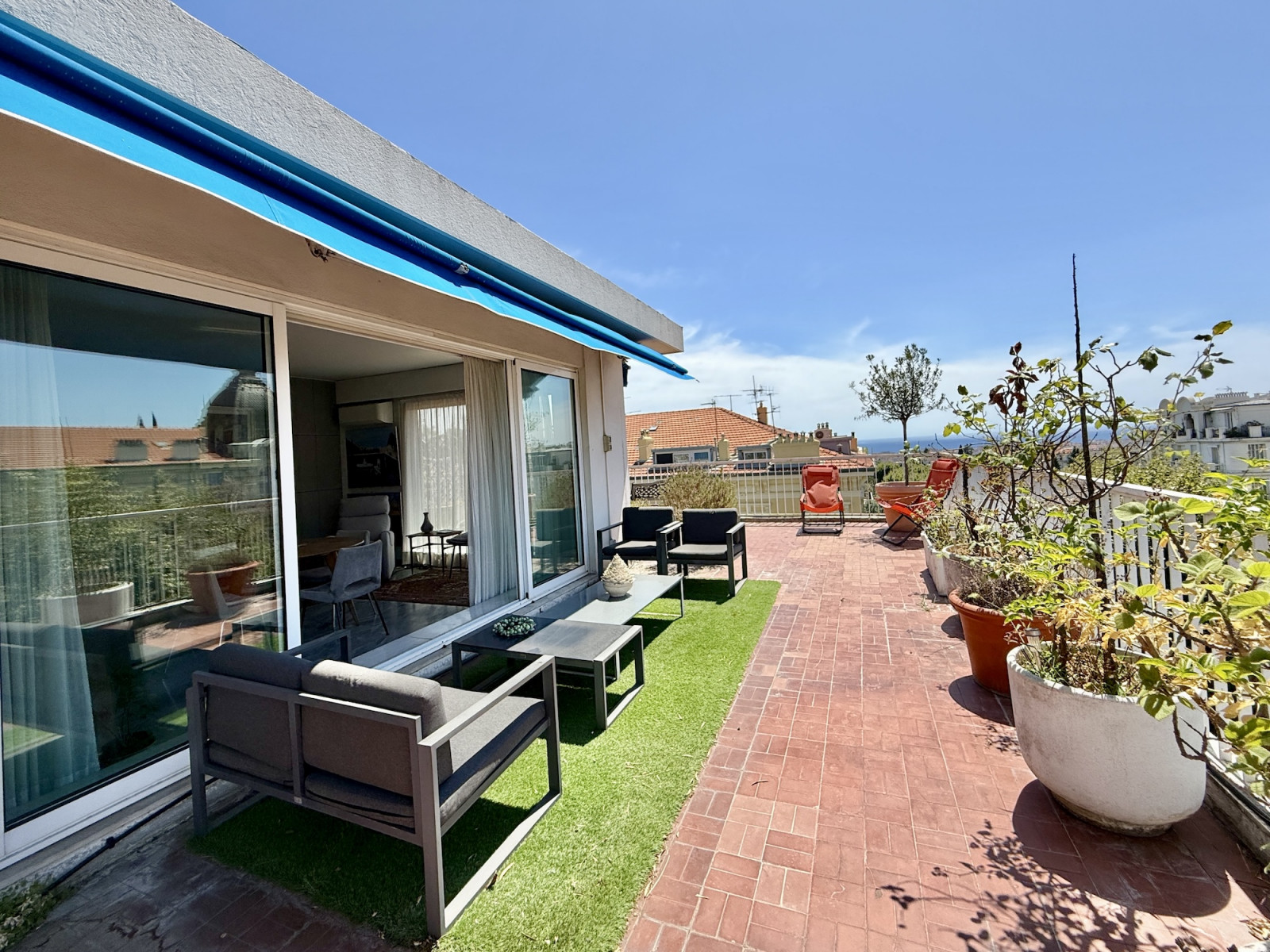 
                                                Vente
                                                 Cimiez Historique – Dernier étage avec terrasse circulaire, vue mer et palais Belle Époque