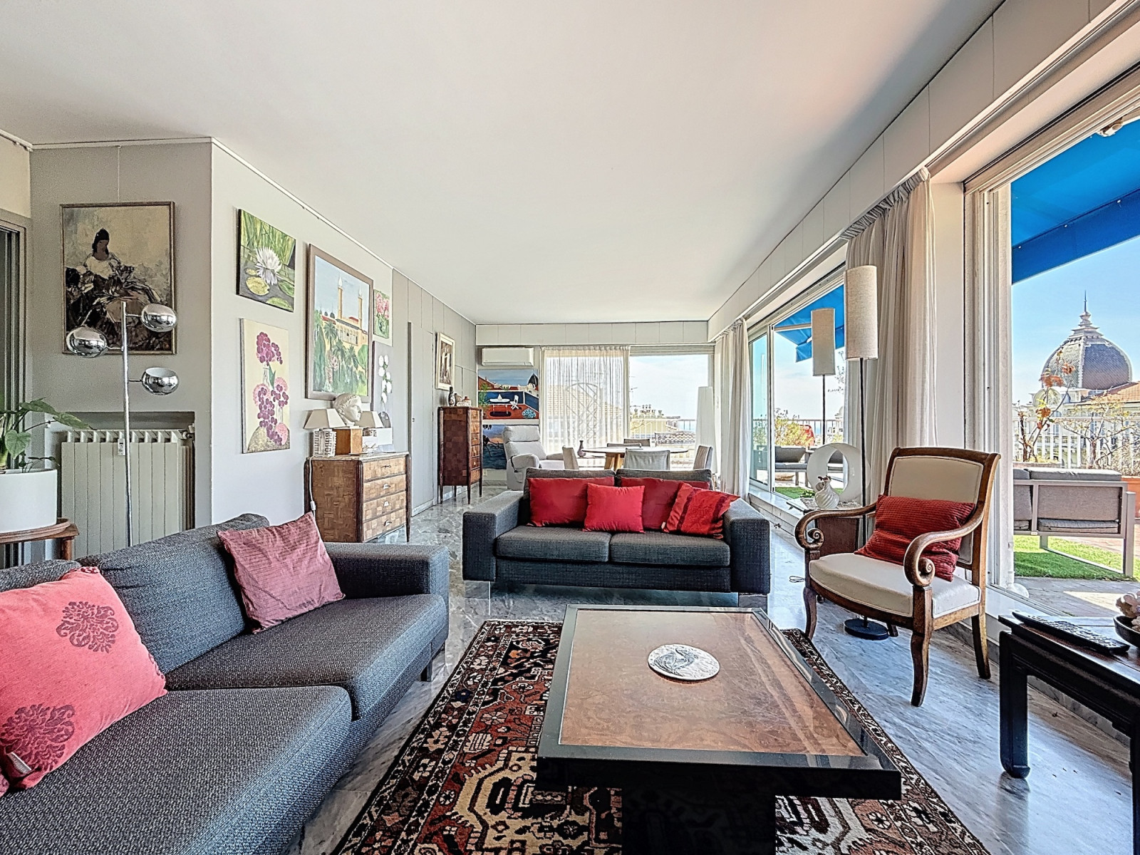 
                                                Vente
                                                 Cimiez Historique – Dernier étage avec terrasse circulaire, vue mer et palais Belle Époque