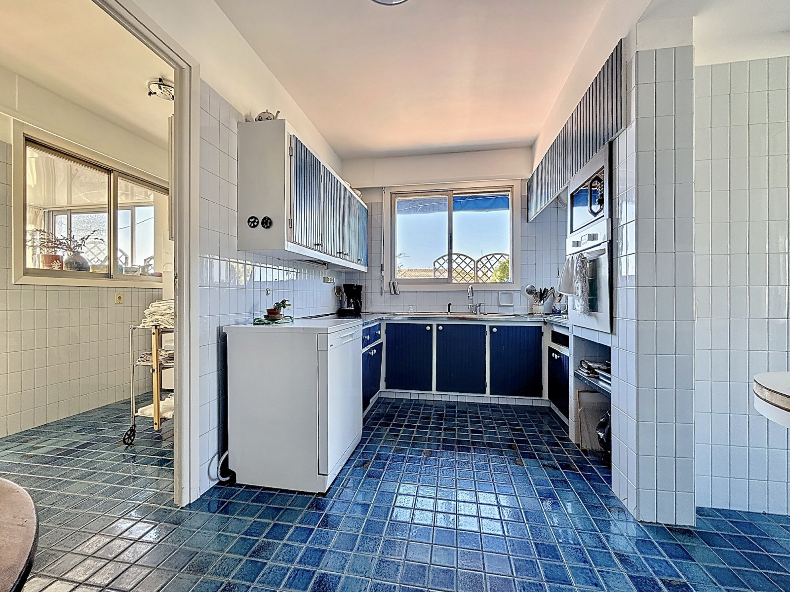 
                                                Vente
                                                 Cimiez Historique – Dernier étage avec terrasse circulaire, vue mer et palais Belle Époque