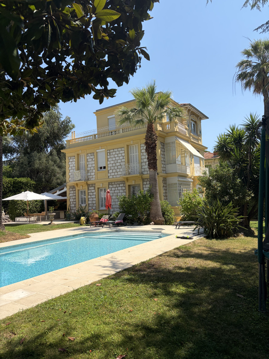 
                                                Vente
                                                 Cimiez Historique – Exceptionnel Hôtel Particulier Belle Époque