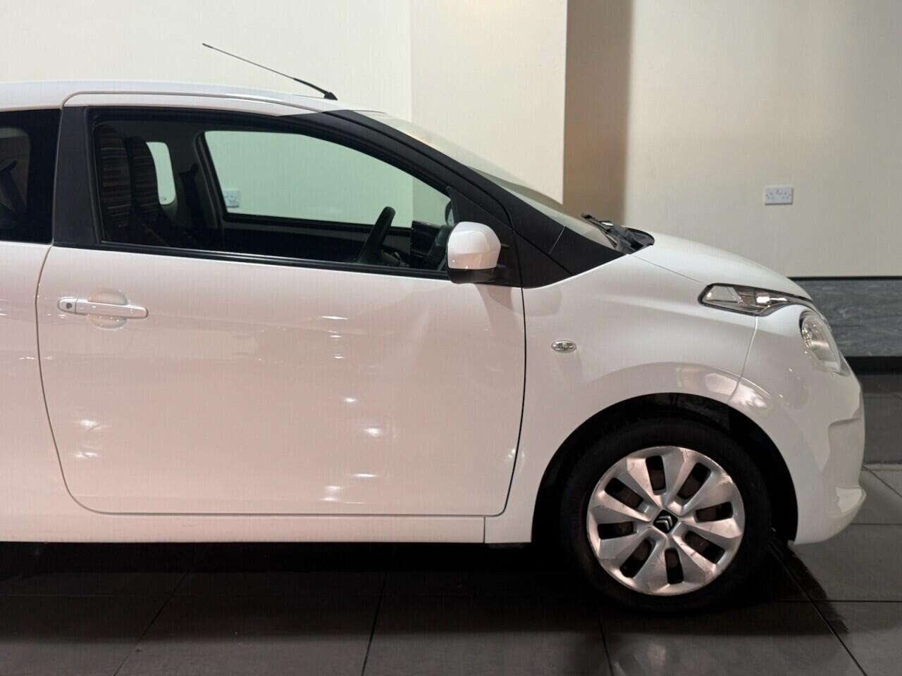 Voiture
                                                 Citroen C1 1.0 VTi Feel Hatchback 3dr Petrol Manual Euro 5 (Euro 5) (68 ps)