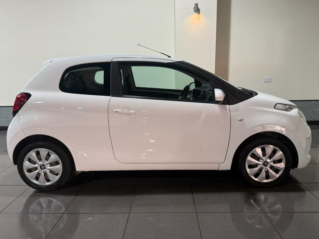 Voiture
                                                 Citroen C1 1.0 VTi Feel Hatchback 3dr Petrol Manual Euro 5 (Euro 5) (68 ps)