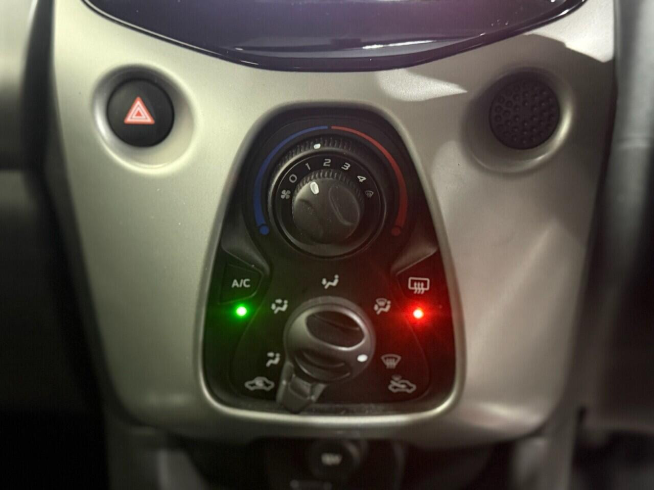 
                                                Voiture
                                                 Citroen C1 1.0 VTi Feel Hatchback 3dr Petrol Manual Euro 5 (Euro 5) (68 ps)