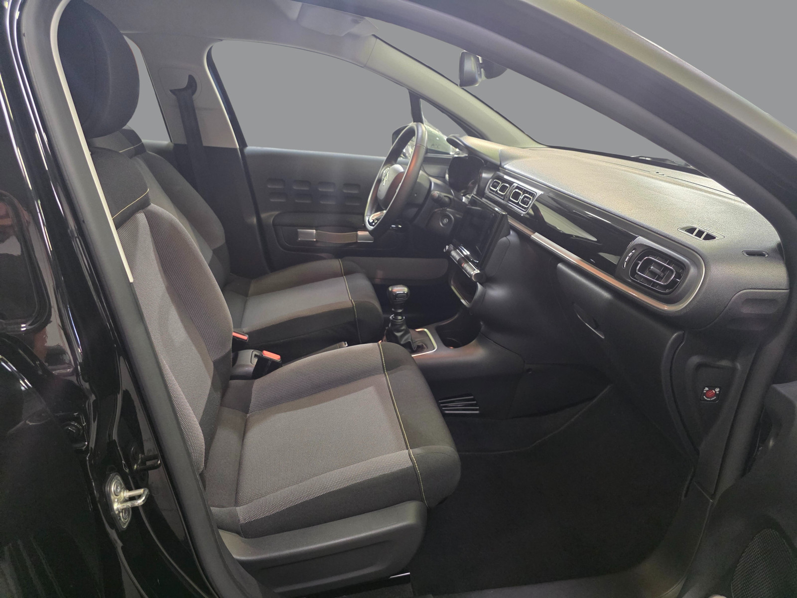 
                                                Voiture
                                                 CITROEN C3 - 1.5 Blue-HDi 102 CV SHINE BUSINESS