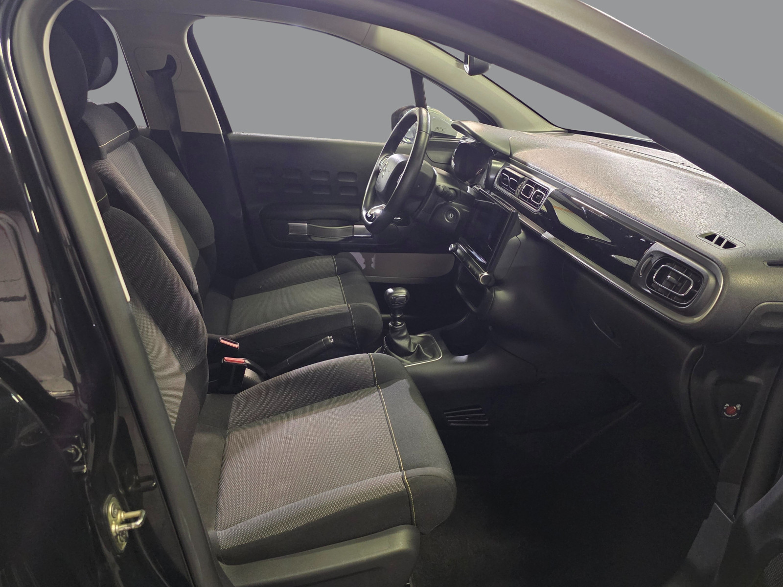 
                                                Voiture
                                                 CITROEN C3 - 1.5 Blue-HDi 102 CV SHINE BUSINESS