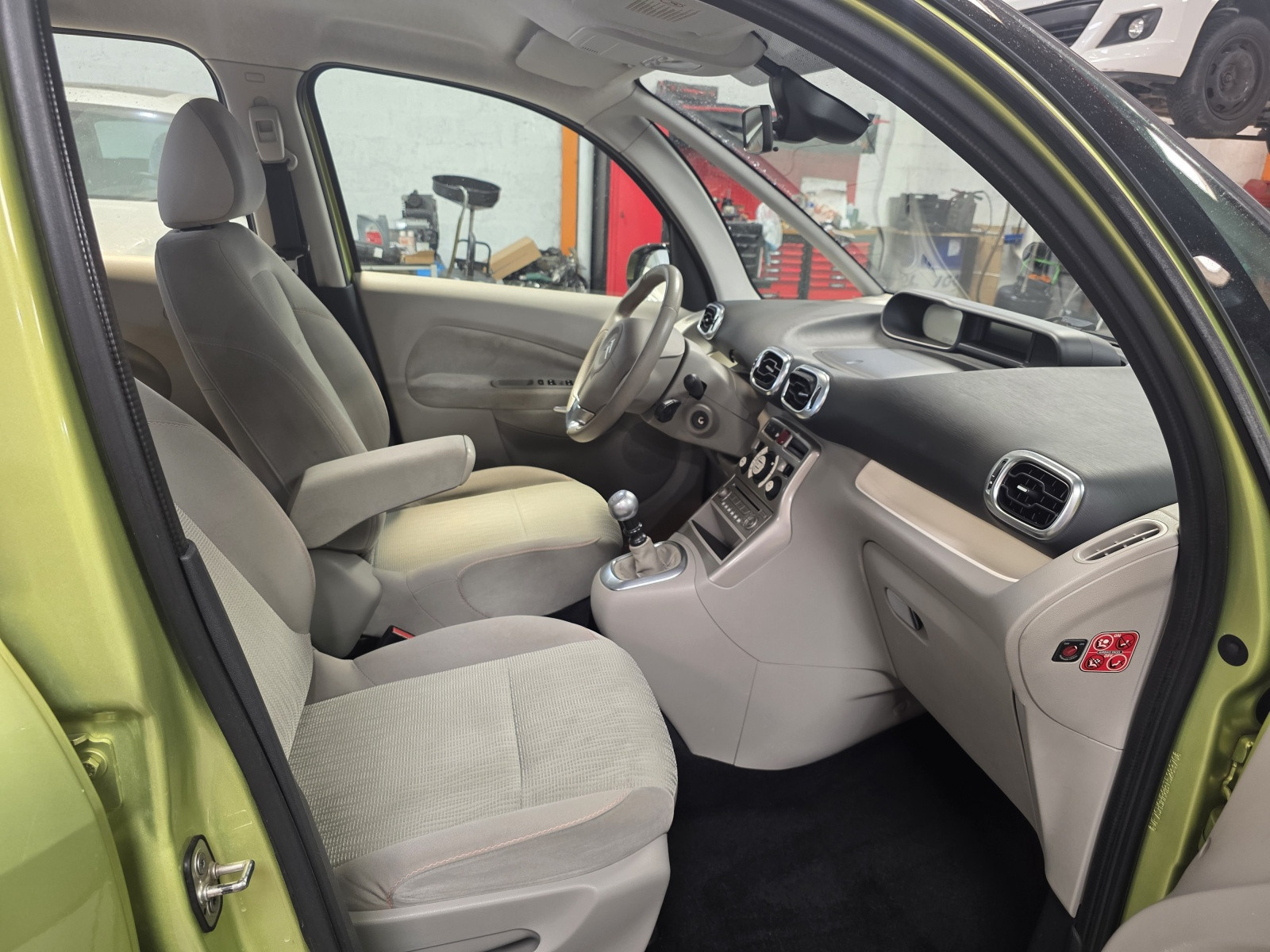 
                                                Voiture
                                                 CITROEN C3 PICASSO - 1.6 HDi 110 CV EXCLUSIVE - 6 CV