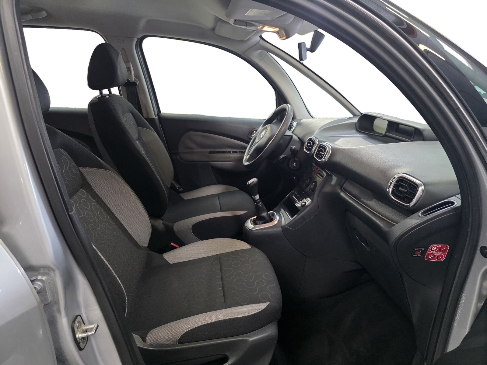 
                                                Voiture
                                                 CITROEN C3 PICASSO - 1.6 HDi 90 CV CONFORT - 5 CV