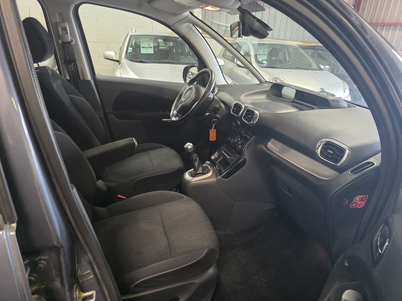 
                                                Voiture
                                                 CITROEN C3 PICASSO - 1.6 HDi 90 CV EXCLUSIVE - 5 CV