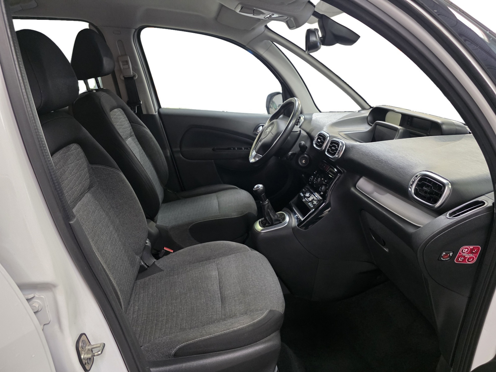 
                                                Voiture
                                                 Citroën C3 Picasso