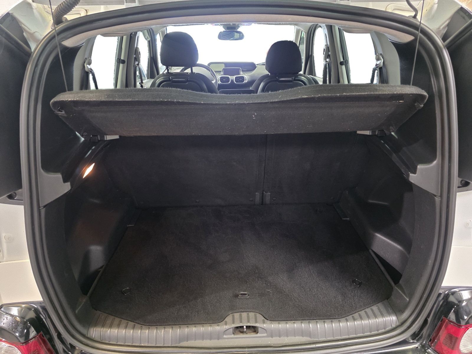 
                                                Voiture
                                                 Citroën C3 Picasso