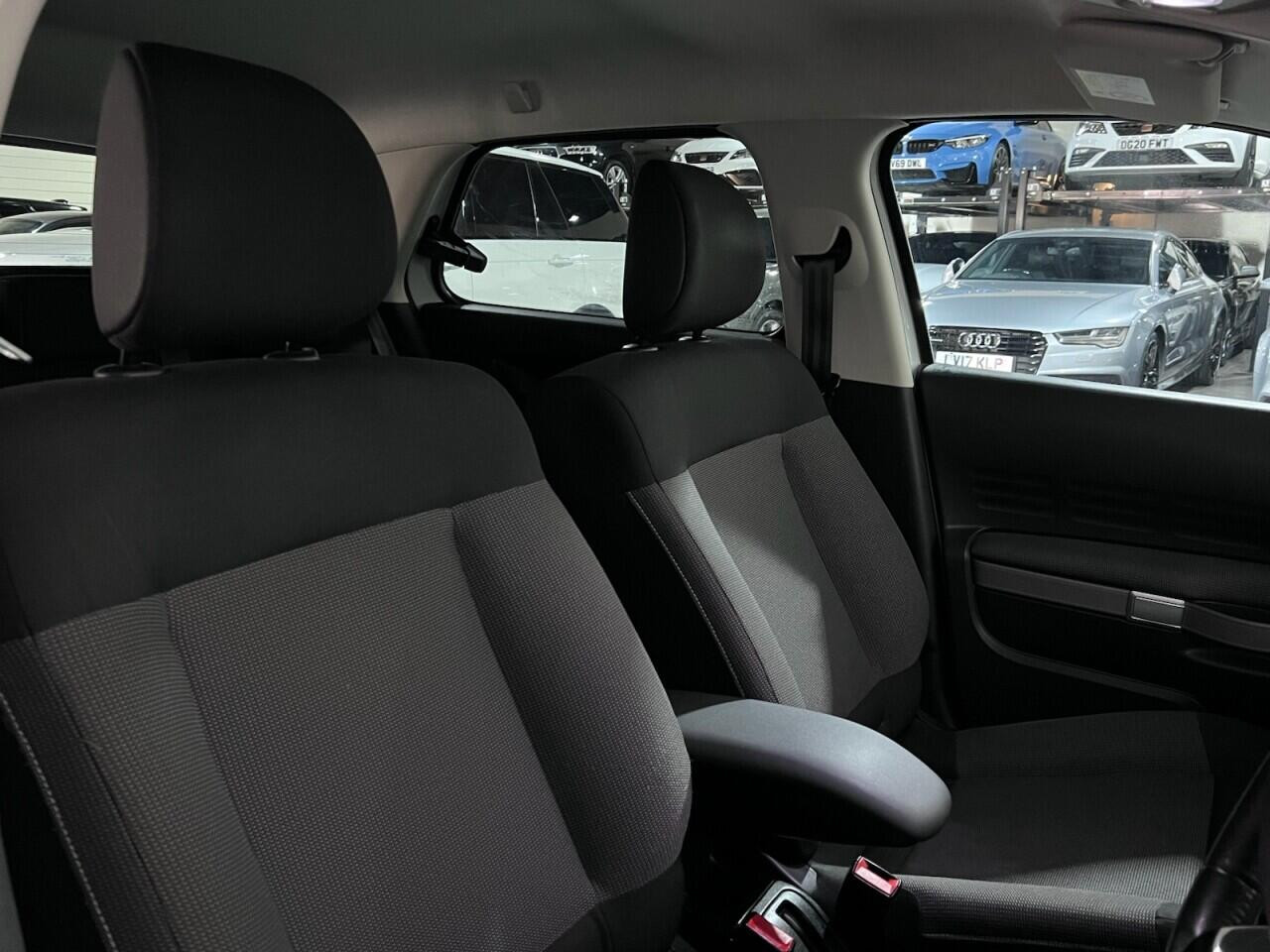 Voiture
                                                 Citroen C4 CACTUS 1.2 PureTech W Hatchback 5dr Petrol Manual Euro 6 (s/s) (110 ps)