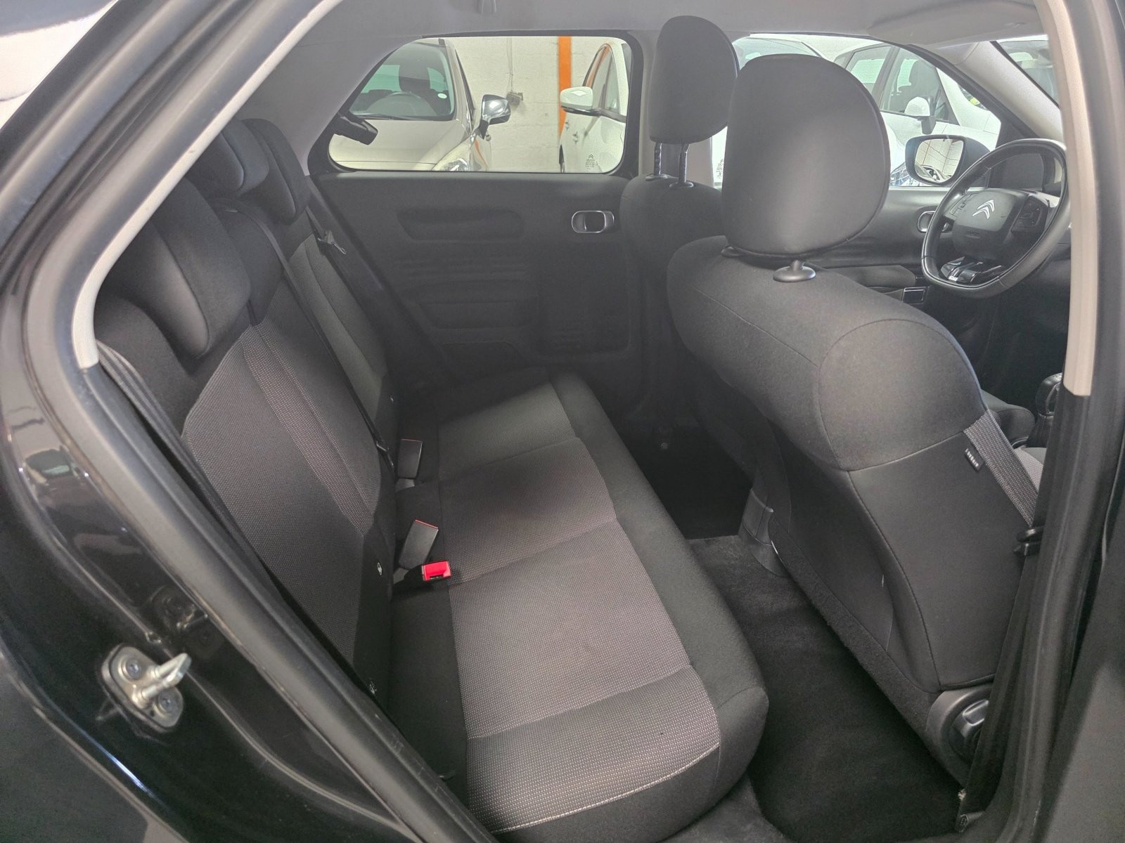 
                                                Voiture
                                                 CITROEN C4 CACTUS - 1.6 Blue-HDi 100 CV SHINE - 5 CV