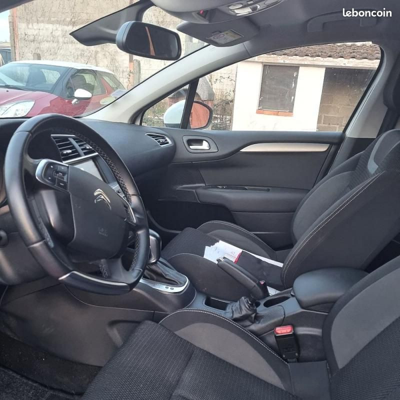 
                                                Voiture
                                                 Citroën C4 II (NC_) 1.6 BlueHDi 120 (120Cv)