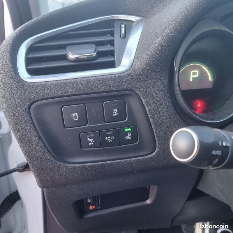 
                                                Voiture
                                                 Citroën C4 II (NC_) 1.6 BlueHDi 120 (120Cv)