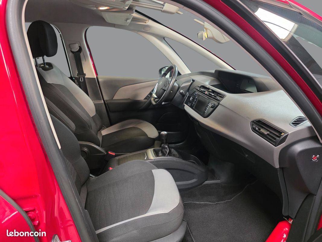 
                                                Voiture
                                                 CITROEN C4 PICASSO - 1.6 e-HDi 115 CV BUSINESS - 6 CV