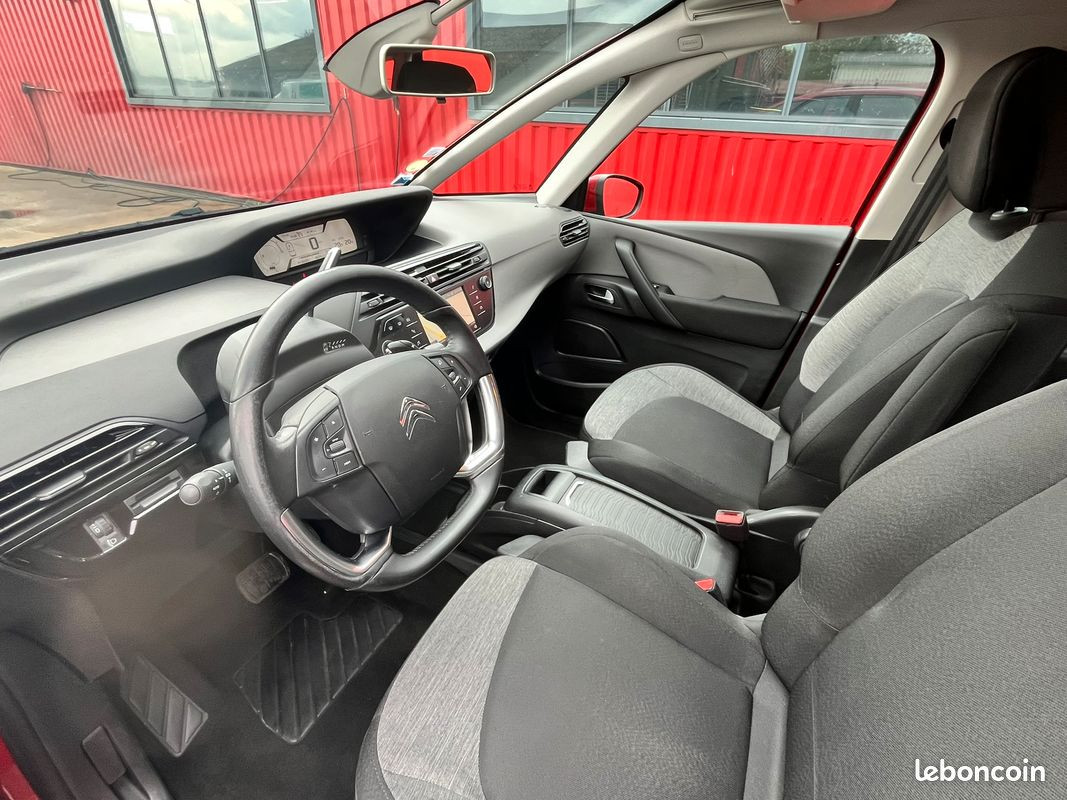 
                                                Voiture
                                                 Citroën c4 PICASSO blue hdi s&s business / BVA8 / 2019