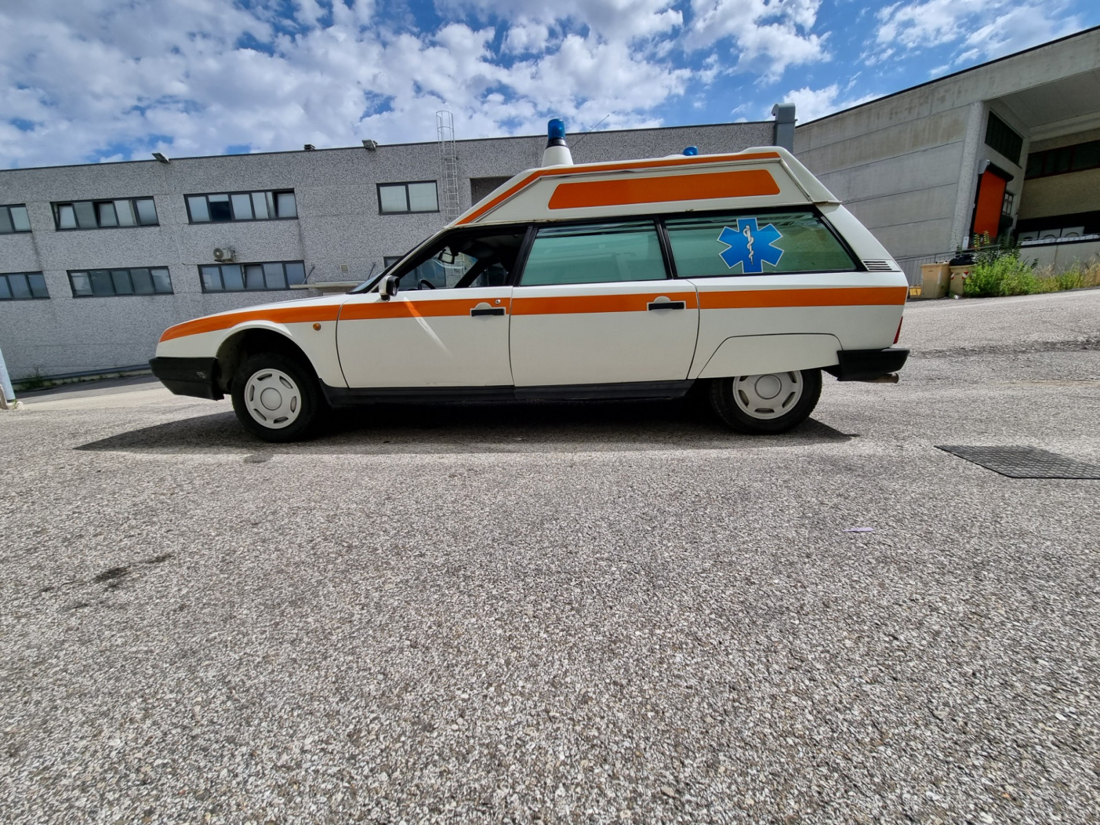 
                                                Voiture
                                                 Citroen CX ambulance