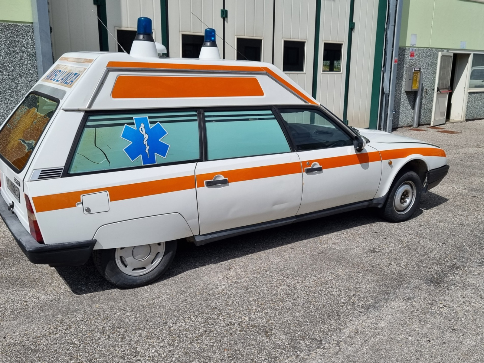 
                                                Voiture
                                                 Citroen CX ambulance