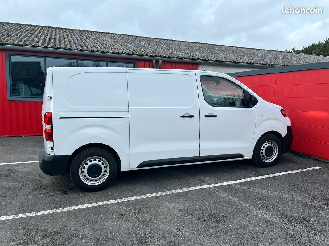 
                                                Voiture
                                                 Citroen jumpy 1.5l hdi s&s club l2h1 120 / bvm6 / tva