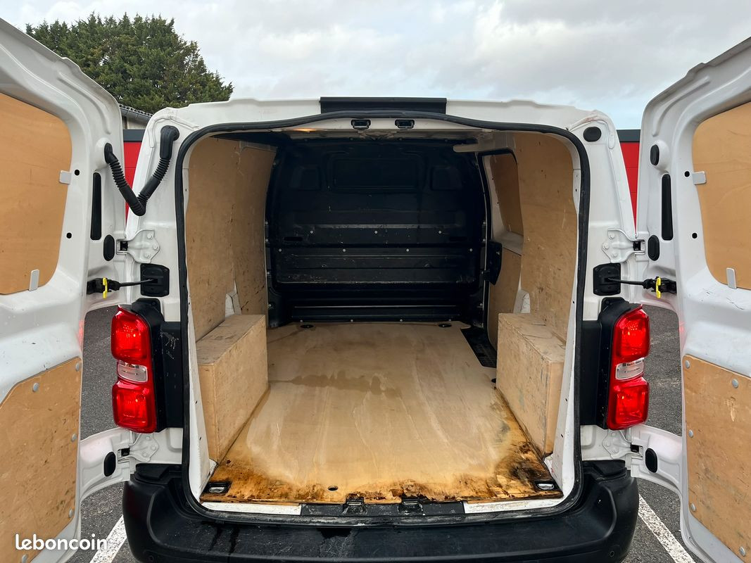 
                                                Voiture
                                                 Citroen jumpy 1.5l hdi s&s club l2h1 120 / bvm6 / tva