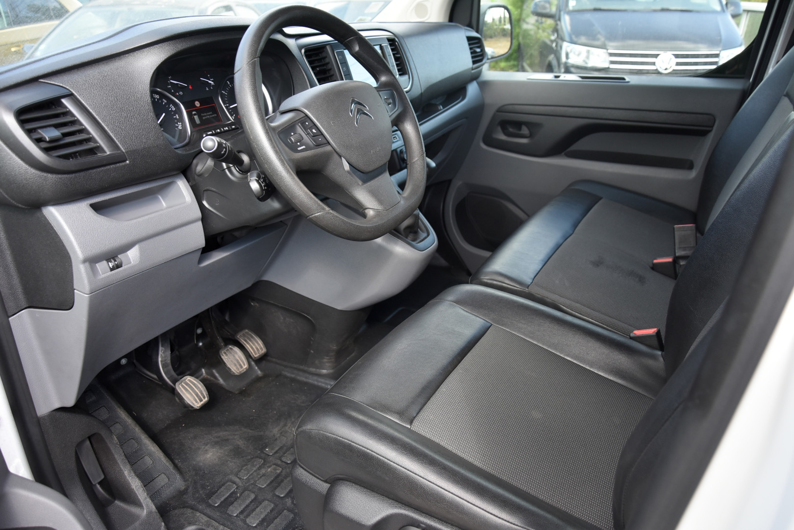 
                                                Voiture
                                                 Citroën JUMPY III taille M 2.0 BlueHDI 150 S&S Driver BV6 - Attelage