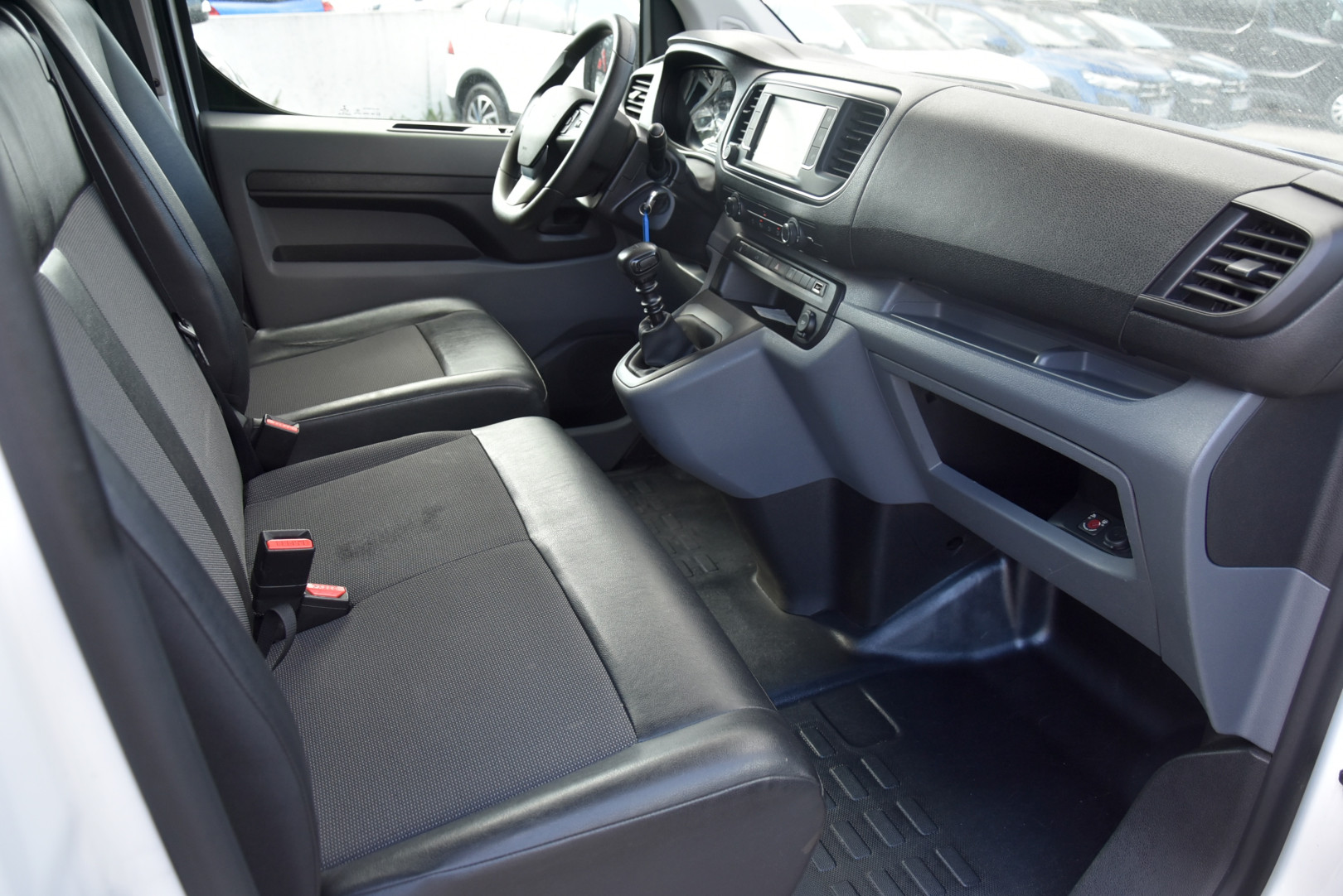 
                                                Voiture
                                                 Citroën JUMPY III taille M 2.0 BlueHDI 150 S&S Driver BV6 - Attelage