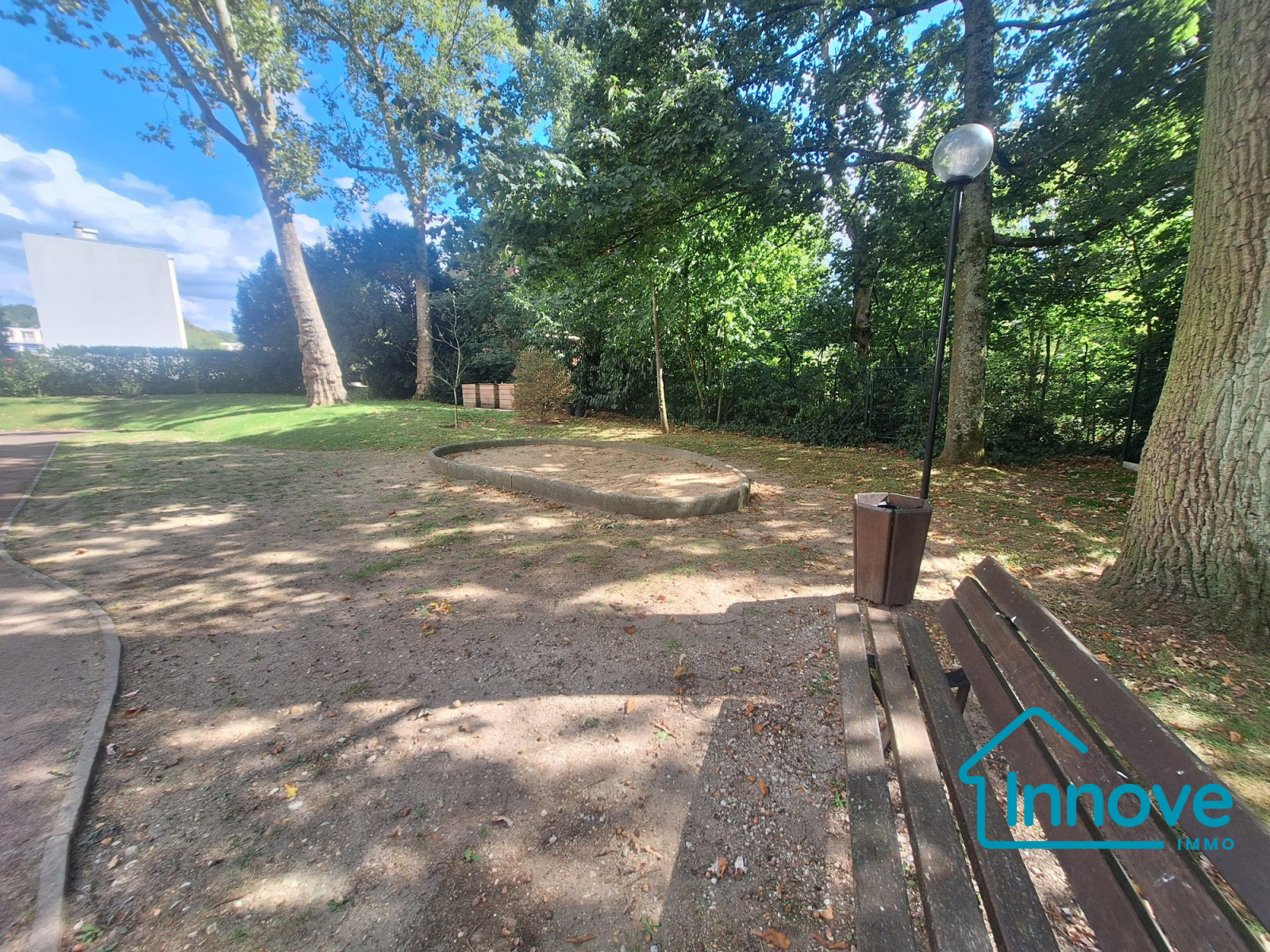 
                                                Vente
                                                 Clagny-Glatigny : 5 pièces dans la verdure et avec un excellent