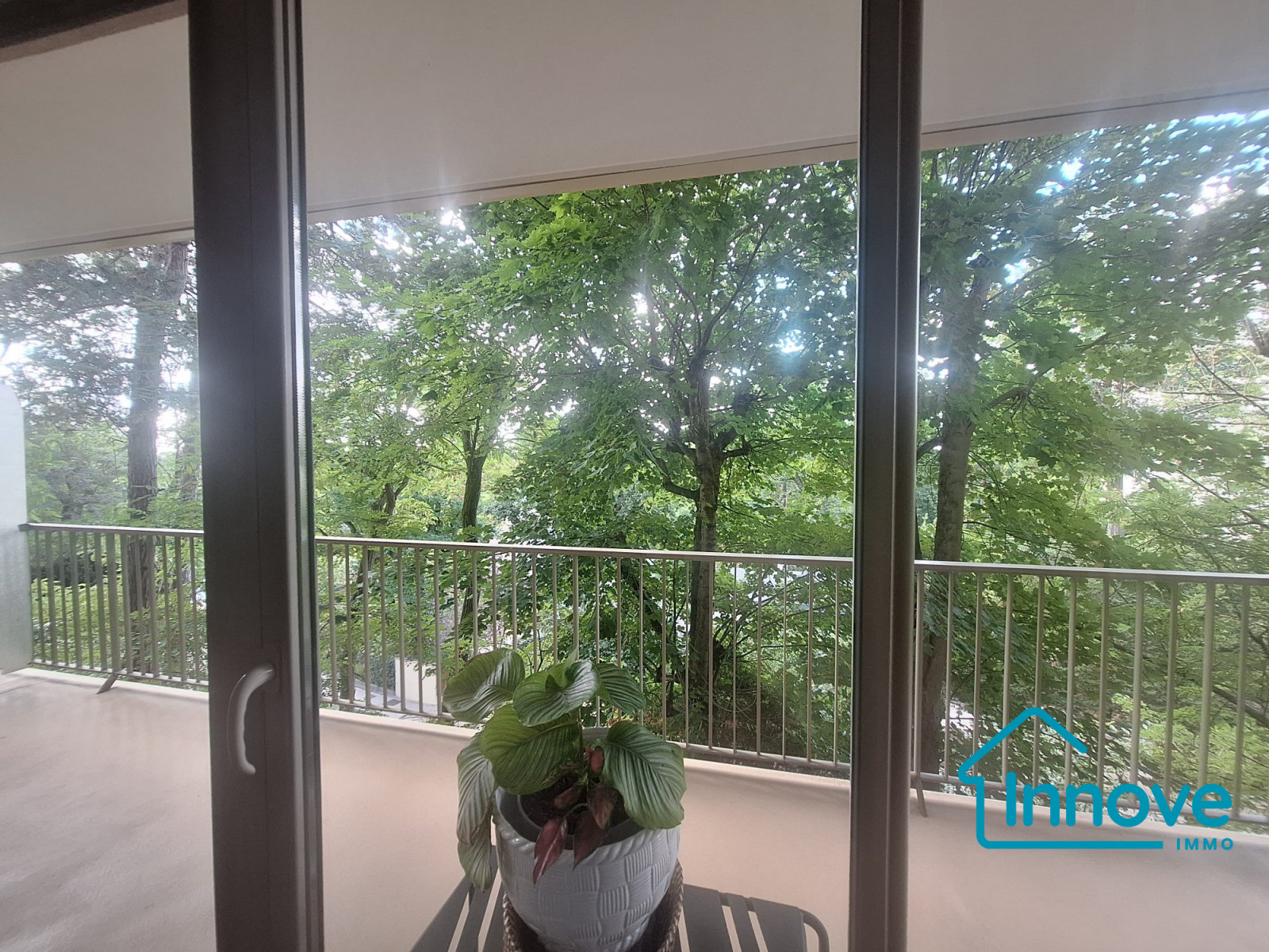 
                                                Vente
                                                 Clagny-Glatigny : 5 pièces dans la verdure et avec un excellent