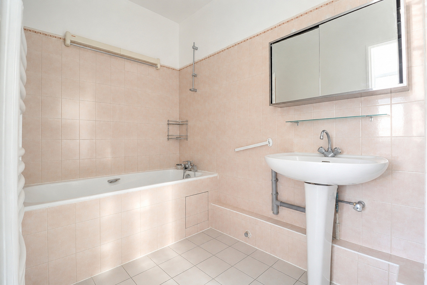 
                                                Vente
                                                 Clamart - 2 pièces 48 m² – Prix attractif