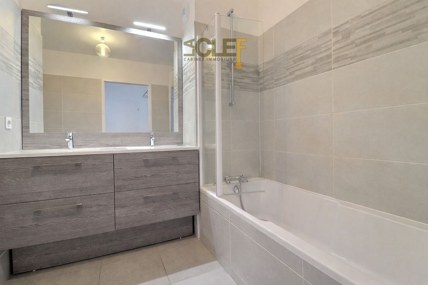 
                                                Vente
                                                 Clamart Appartement avec balcon