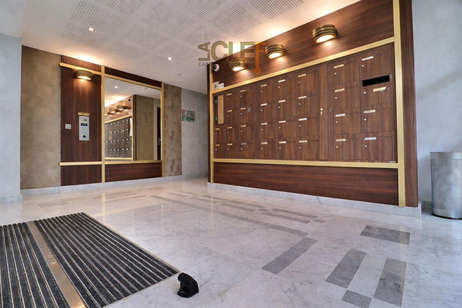 
                                                Vente
                                                 Clamart Appartement avec balcon