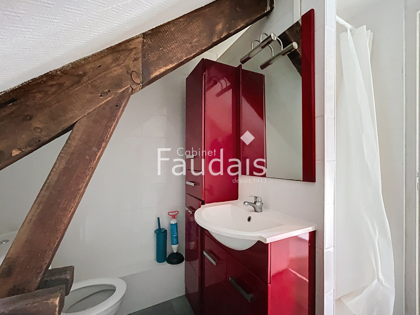 
                                                Location
                                                  COEUR CENTRE VILLE