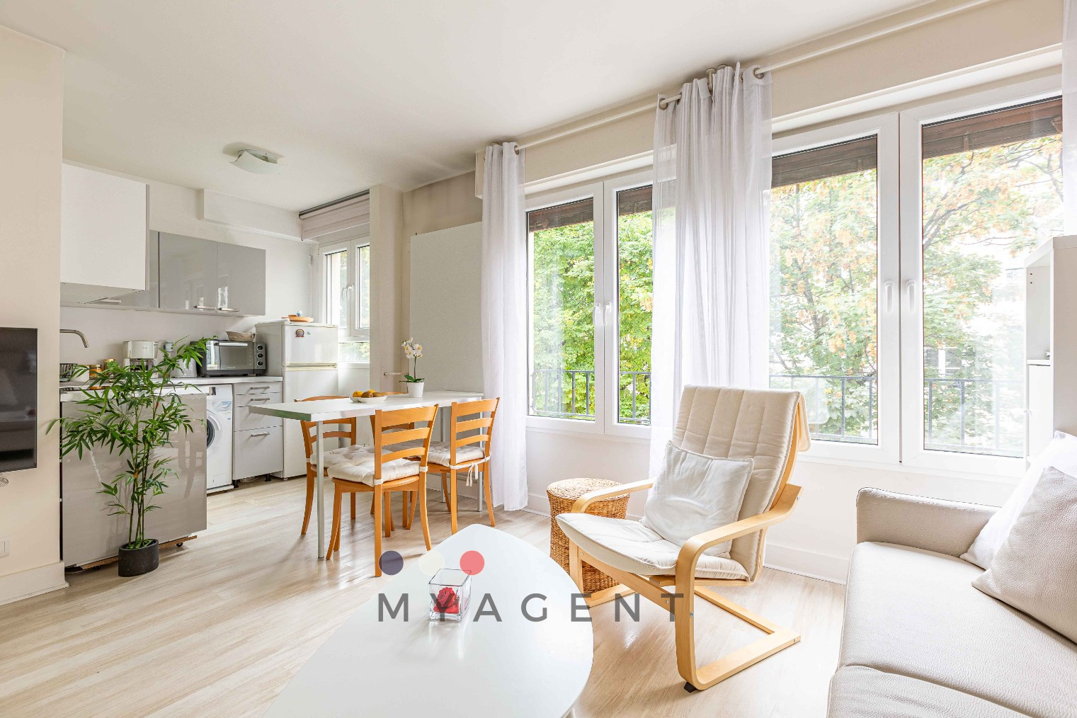 
                                                Vente
                                                 COEUR DE PASSY - Calme et soleil