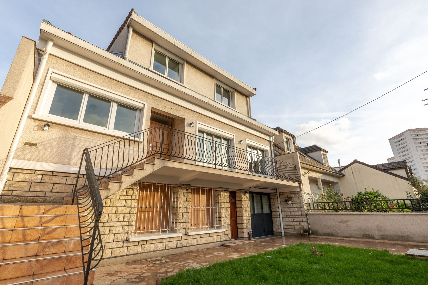 
                                                Colocation
                                                 COLIVING A L'HAY LES ROSES