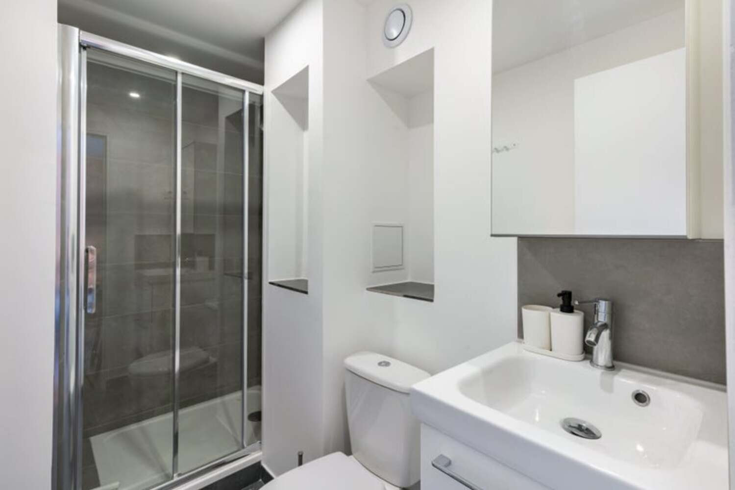 
                                                Colocation
                                                 COLIVING DE 12 CHAMBRES - COLOMBES